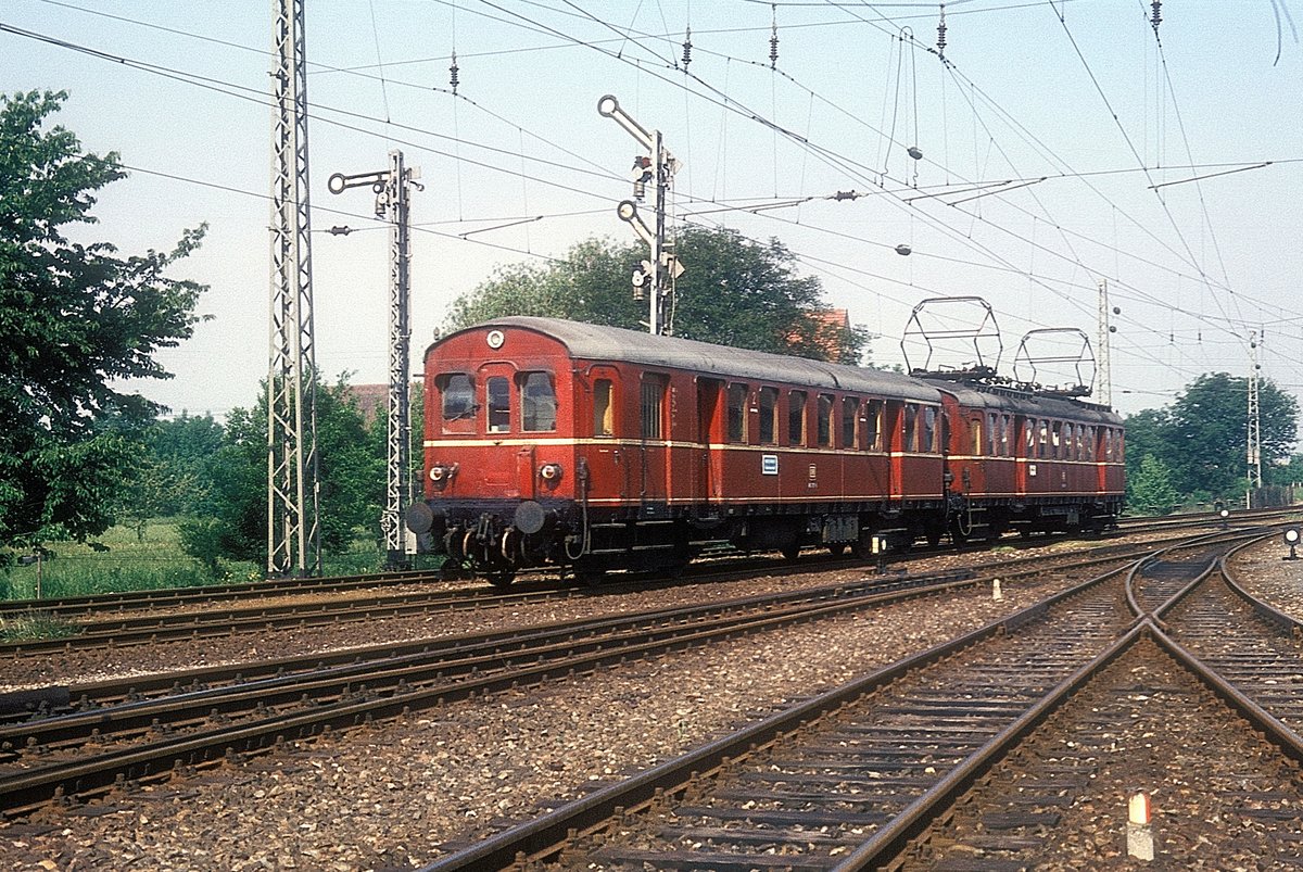 885 707 + 485 029  Neuenburg  18.05.75