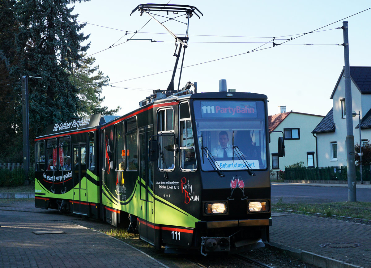 90 Jahre Thüringerwaldbahn.
125 Jahre Strassenbahn Gotha.
Am 21. September 2019 feierte Gotha das Doppeljubiläum 90 Jahre Thüringerwaldbahn und 125 Jahre Strassenbahn Gotha. 
Am Tag der offenen Tür wurde erstmals der neue PARTYWAGEN mit der Nummer 111 ausgestellt. Am späteren Nachmittag war er erstmals auf dem gesamten Netz vom Hauptbahnhof bis Bad Tabarz via Ostbahnhof, Waltershausen anlässlich einer Geburtstagsparty unterwegs.
Foto: Walter Ruetsch