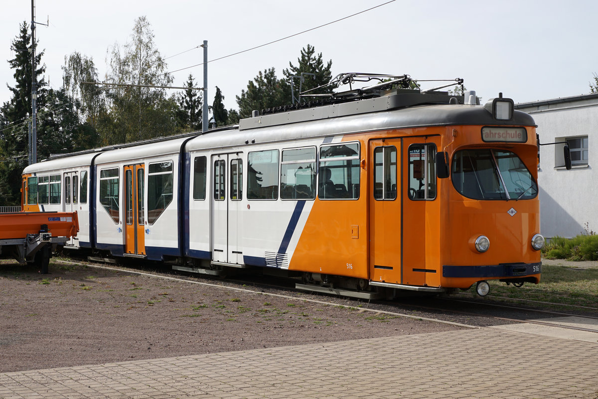 90 Jahre Thüringerwaldbahn.
125 Jahre Strassenbahn Gotha.
Am 21. September 2019 feierte Gotha das Doppeljubiläum 90 Jahre Thüringerwaldbahn und 125 Jahre Strassenbahn Gotha.
Der Fahrschulwagen 516, ehemals Mannheim, sowie der historische Wagen 47 haben am Tag der offenen Tür den Betriebshof nicht verlassen.
Foto: Walter Ruetsch