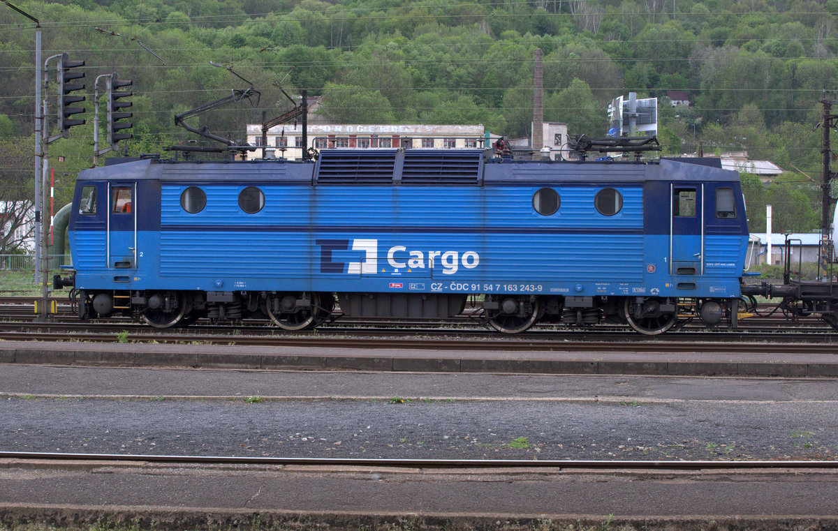 91 547  163 243 -9 passiert mit einem Güterzug . 26.04.2018 , 17:43 Uhr.