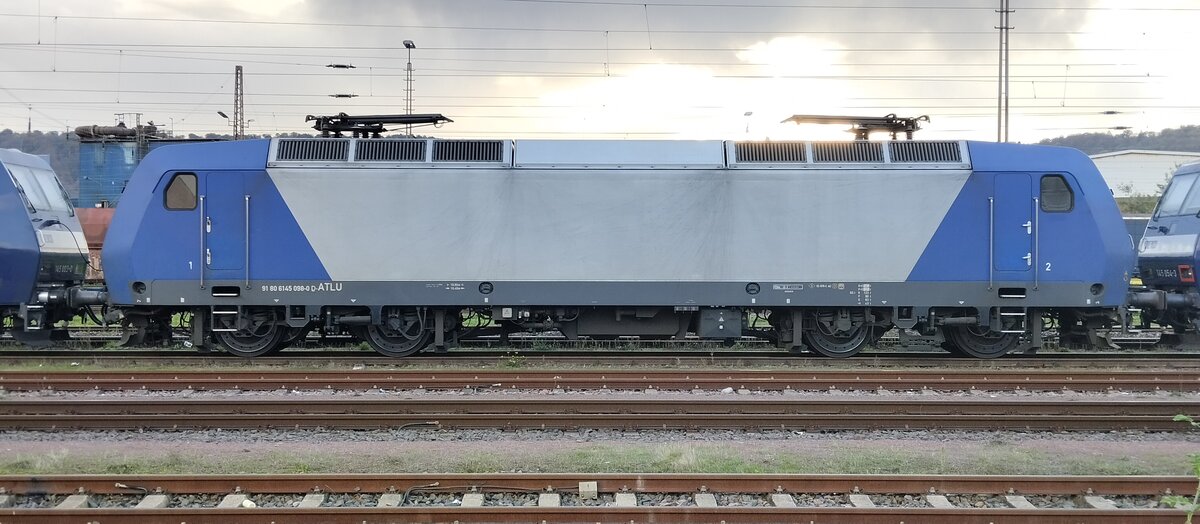 91 80 6145 098-0 D-ATLU der Alpha Trains Luxembourg in Dillingen / Saar am 31.10.2022, 16:11