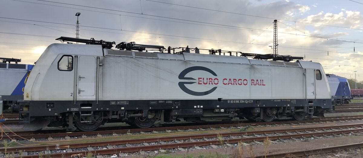 91 80 6186 308-3 D-ECR der EURO CARGO RAIL in Dillingen / Saar am 31.10.2022, 16:10 