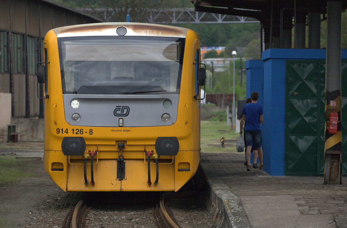 914 126-8 an der Dieseltankstelle in Usti nad Labem. 24.04.2018  17:32 Uhr.