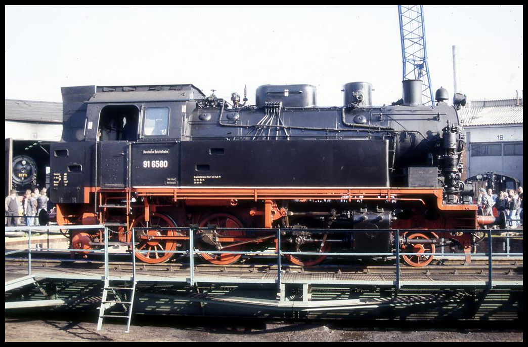 916580 am 26.10.1996 auf der Drehscheibe des BW Arnstadt.
