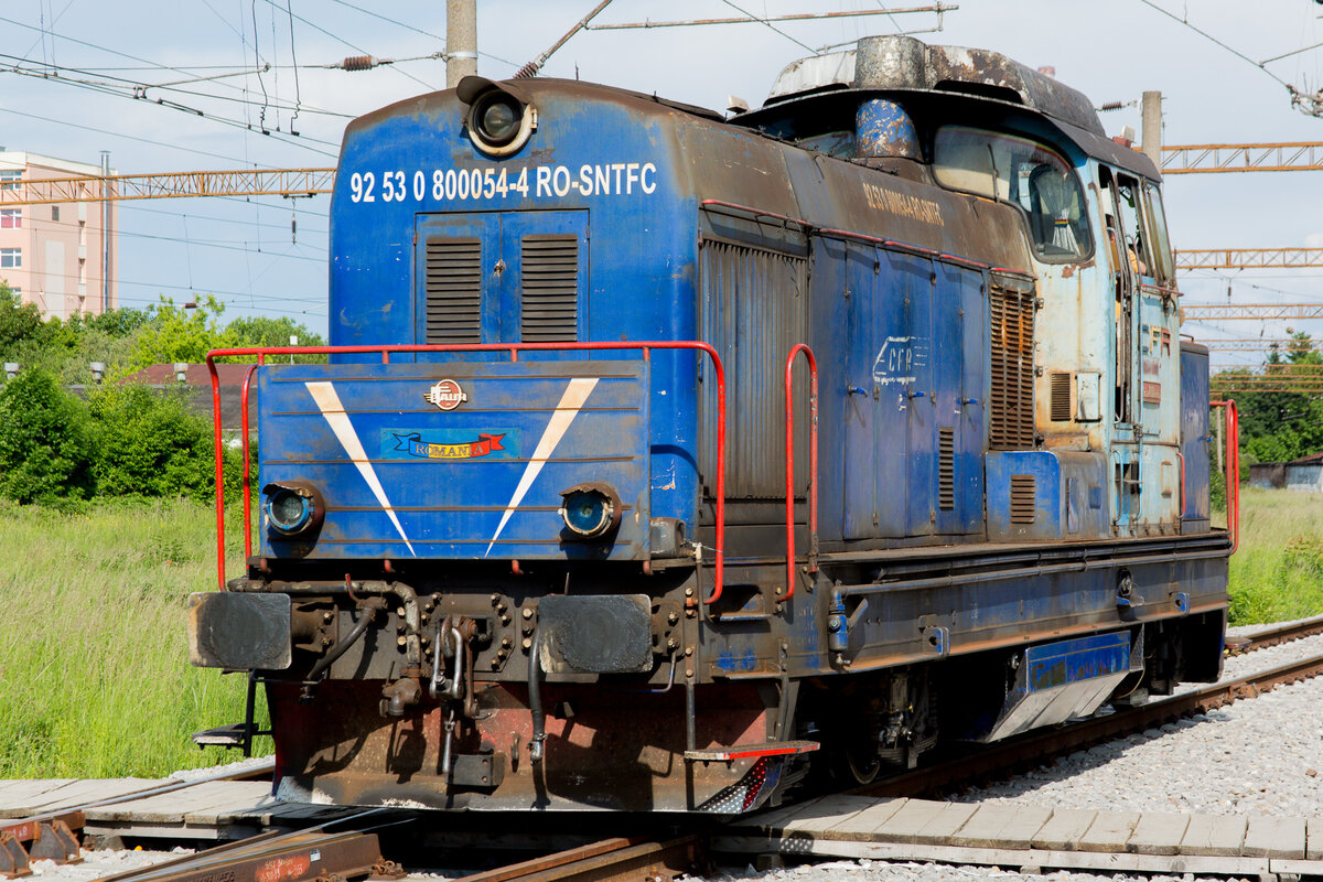 92 53 0800054-4 RO SNTCF rangiert in Brasov hin und her am 2.6.25.