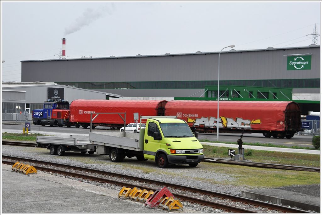 923 027-7 rangiert im fahrdrahtlosen Bereich des Bahnhofs Buchs SG. (05.04.2016)