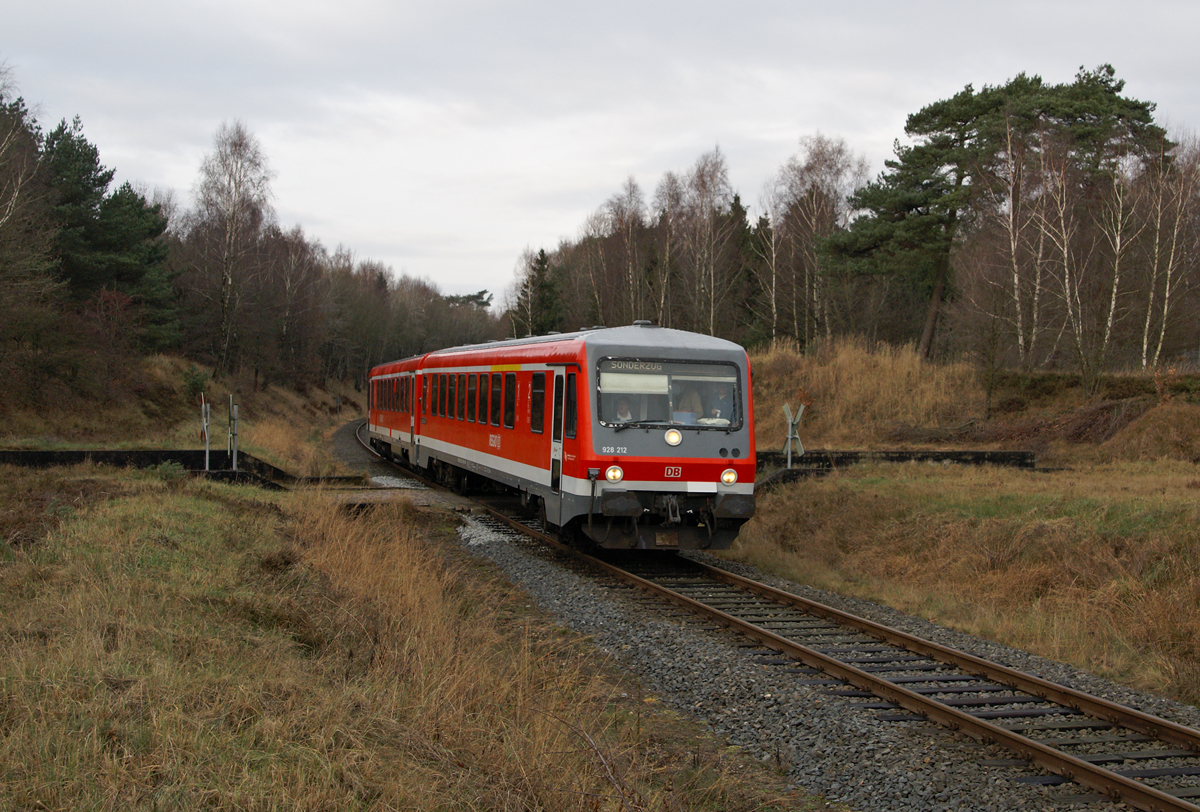 928 212 als  VLV-KREIDE-FÖRDE-EXPRESS  am 28.11.2009 bei Itzehoe/Nordoe (Strecke Itzehoe-Lägerdorf). 