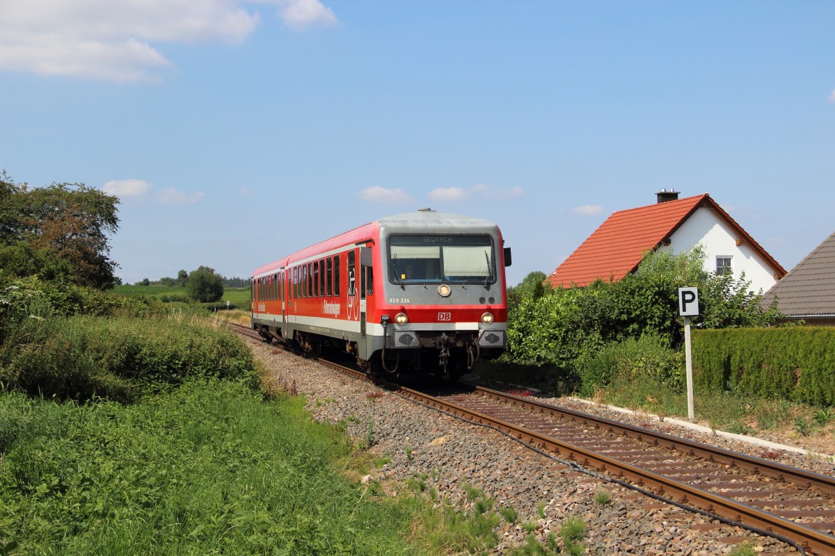 928 224 als RB 23615 (Miltenberg - Sekach) bei Hainstadt (Buchen) am 15.07.13