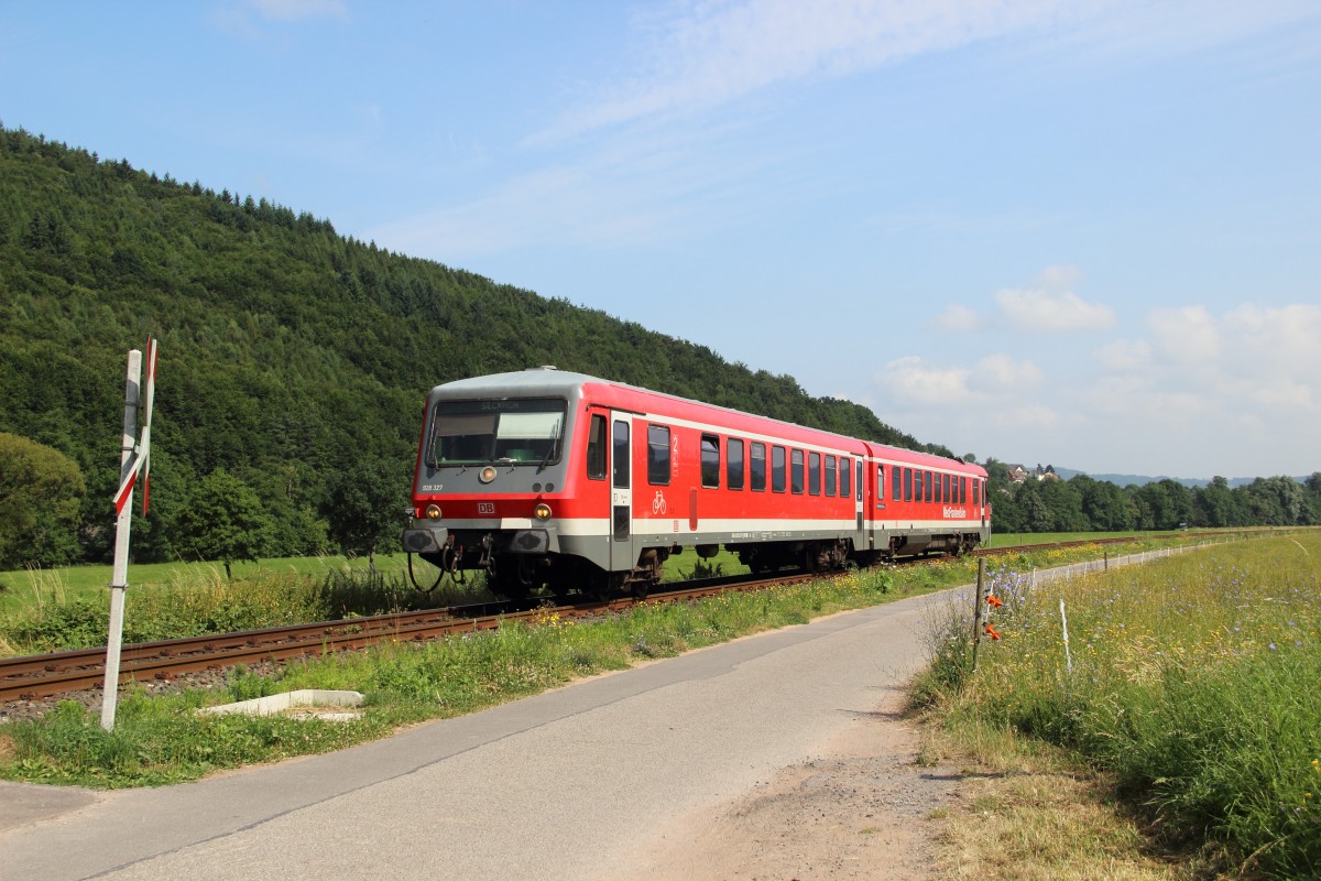 928 327 als RB 23607 (Miltenberg - Sekach) zwischen Breitendiel und Weilbach (Unterfr) am 15.07.13