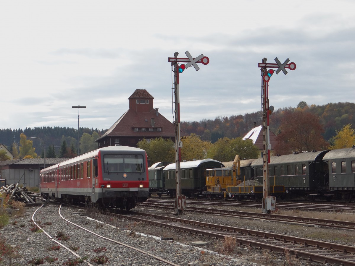 928 334 bei der Einfahrt in M�nsingen am 25.10.13.