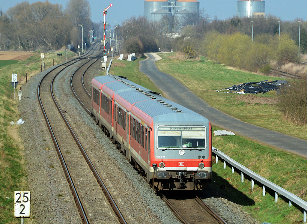 928 519 Rb nach Köln bei Derkum - 08.03.2014