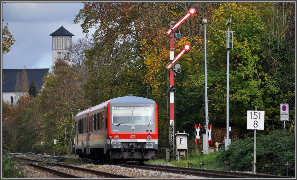 928 563 verl�sst als Rb nach Friedrichshafen Stadt den Bahnhof von Lindau Hbf. (05.11.2013)