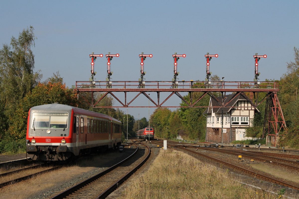 928 614-7/628 614-0 mit RB 14256 Braunschweig  Hauptbahnhof-Bad Harzburg auf Bahnhof Bad Harzburg am 3-10-2014.