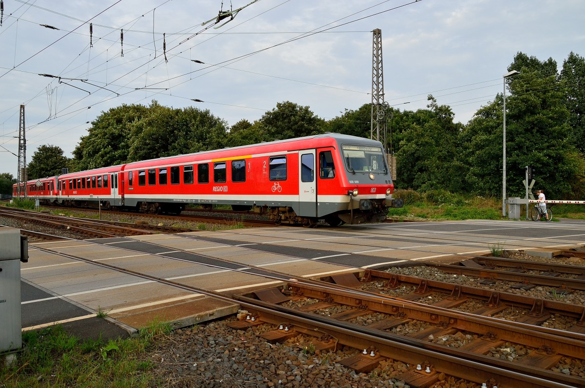 928 669 als RB 38 nach Kln Deutz Messe am B Blumenstrae in Grevenbroich. 30.8.2013