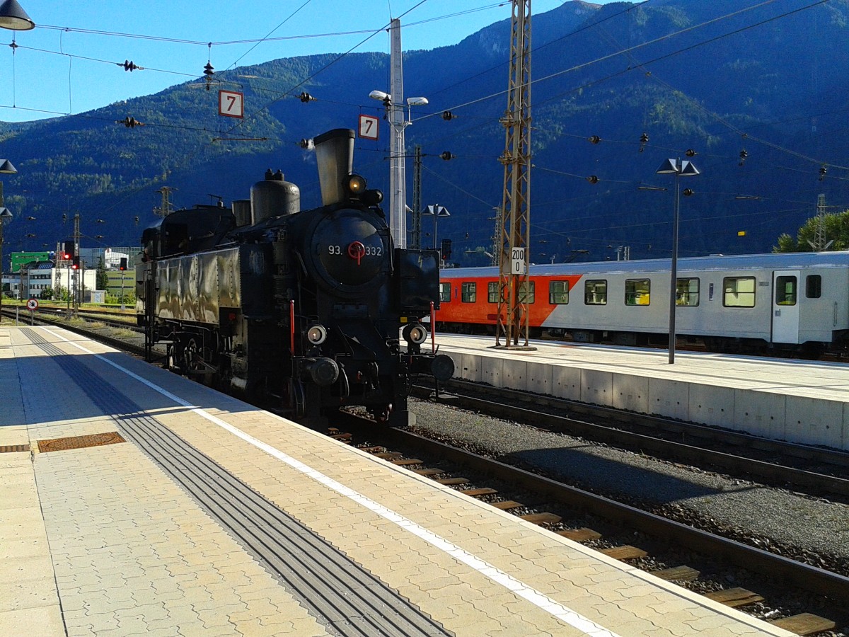 93.1332 bei der Fahrt vom Wasserfassen beim Heizhaus zurück zur Sonderzuggarnitur. Aufgenommen am 20.9.2015 in Spittal-Millstättersee.