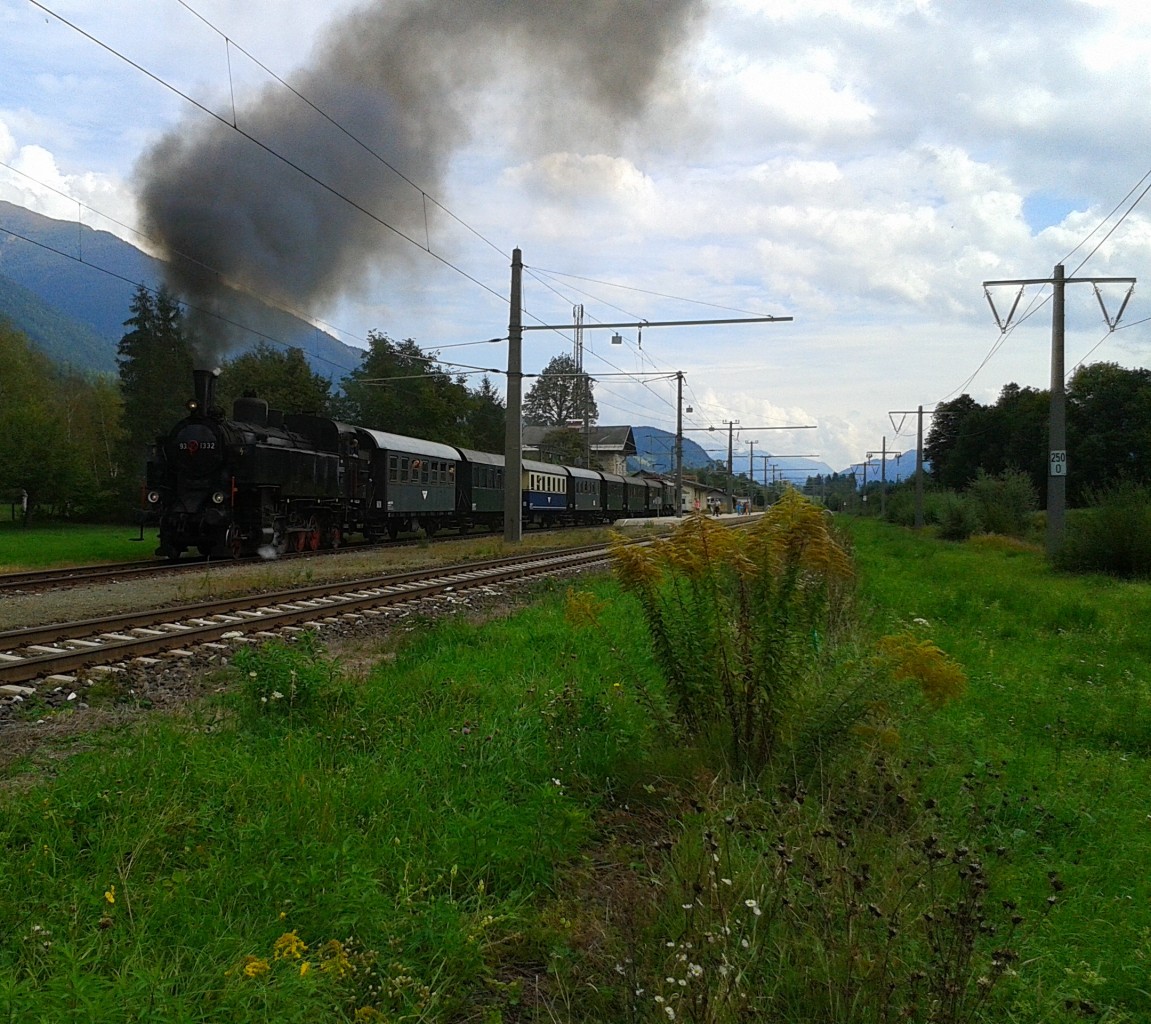 93.1332 mit SR 14838 (Spittal-Millstättersee - Lienz) am 19.9.2015 bei der Abfahrt in Oberdrauburg. Schublok war 1245 005-2