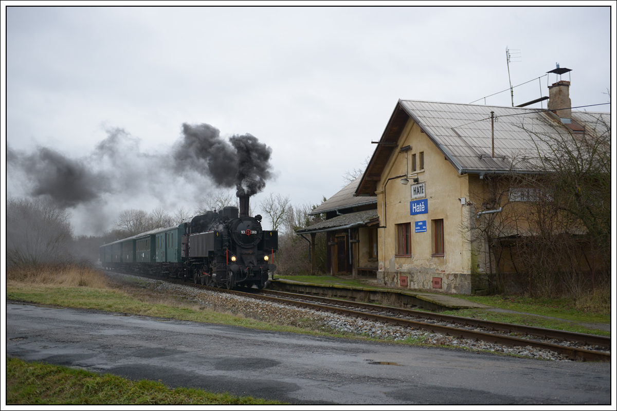 93.1360 (431.032) als Sp 11751, der offiziell zwischen Mirošovice u Rataj nad Sázavou und Hatě verkehrte am 1.1.2019 bei der Einfahrt in Hatě. 