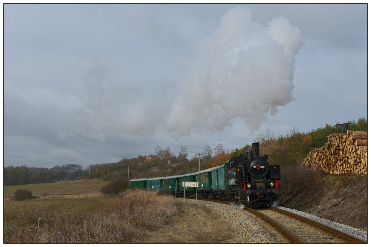 93.1360 (431.032) mit ihrem Sp 11999 am 31.12.2018 kurz vor der Haltestelle Pecerady aufgenommen.