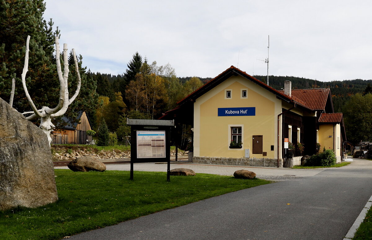 936 M über NN liegt der Bahnhof Kubova Hut.
Strecke Strakonice  - Volary  (deutsch: Wallern)09.10.2022 13:57 Uhr.