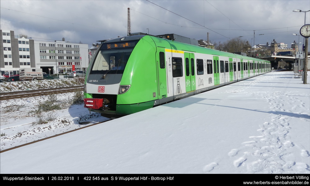 94 80 0422 545-4 D-DB auf S 9 in Wuppertal-Steinbeck. 
Petrus hatt extra kurz den Zusatzscheinwerfer am Himmel eingeschaltet. 