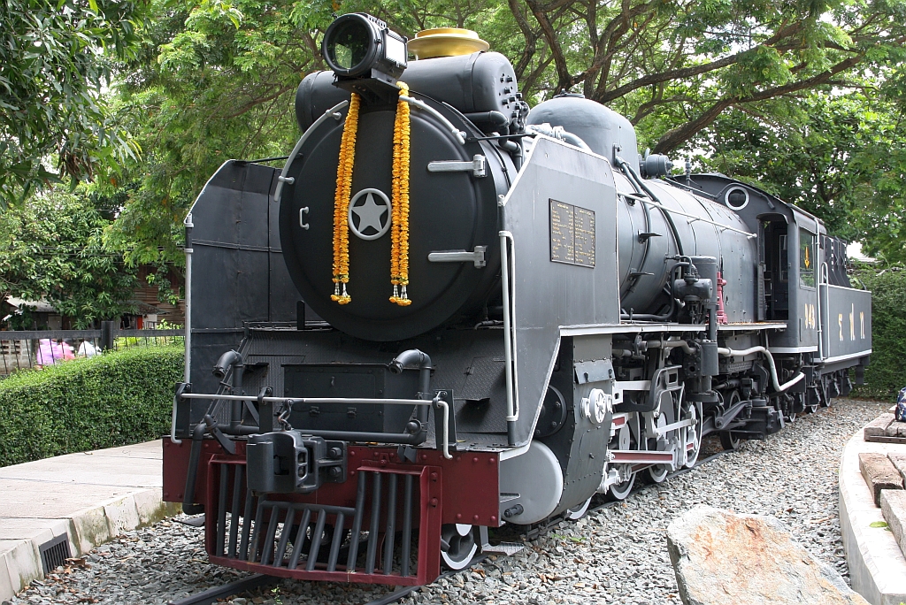 943 (1'D1'-h2, Mitsubishi/Japan, Bauj. 1950, Fabr.Nr. 691) am 31.Mai 2025 im Black Bridge Railway Park in Nakhon Lampang. - Die Lok war zuvor 35 Jahre im Chatuchak Park in Bangkok aufgestellt und wurde am 03. September 2022 per Straßenroller nach Nakhon Lampang transportiert.