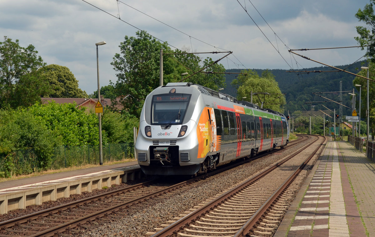 9442 103 erreicht am 22.06.19 den haltepunkt Uhlstädt. Er war als RE von Jena Saalbahnhof nach Saalfeld(S) unterwegs.