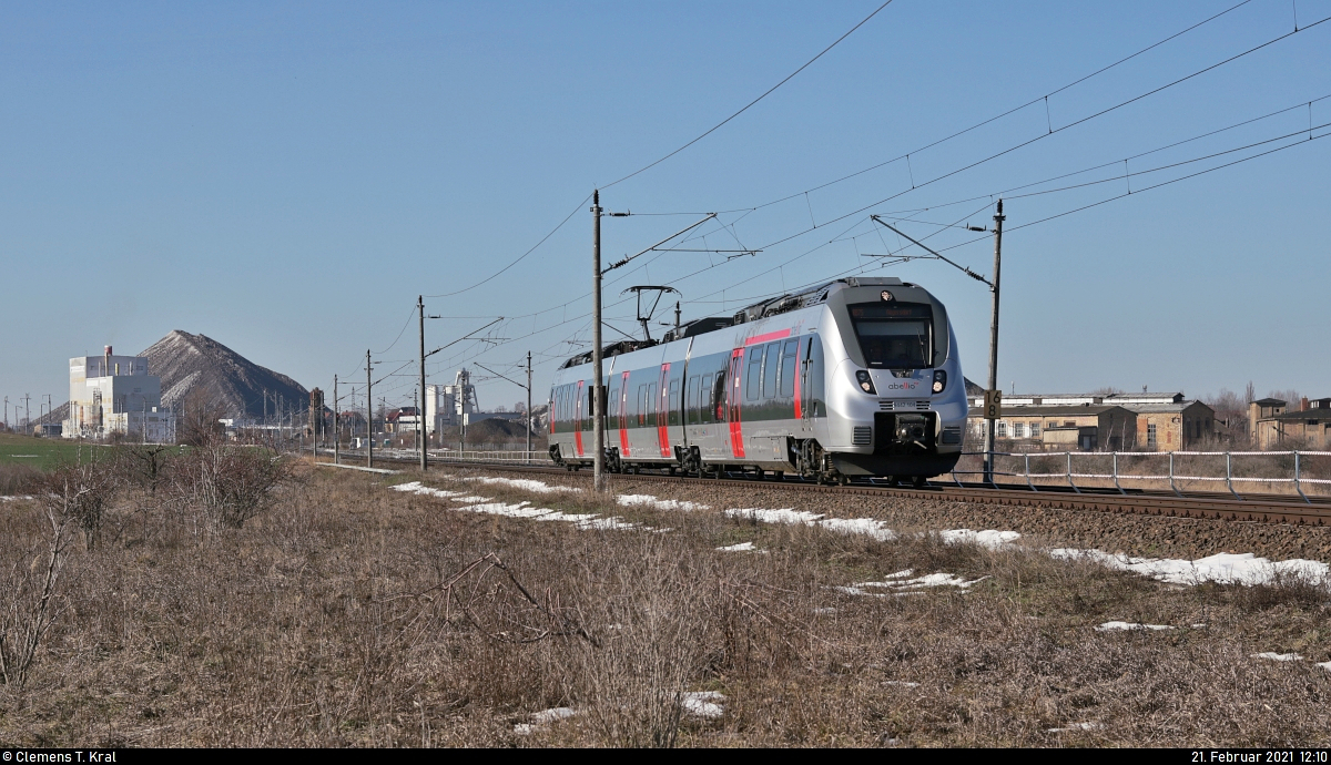 9442 104 (Bombardier Talent 2) lässt Teutschenthal hinter sich und steuert auf den nächsten Halt, Teutschenthal Ost (Eisdorf), zu.

🧰 Abellio Rail Mitteldeutschland GmbH
🚝 RB 74775 (RB75) Lutherstadt Eisleben–Angersdorf
🚩 Bahnstrecke Halle–Hann. Münden (KBS 590)
🕓 21.2.2021 | 12:10 Uhr