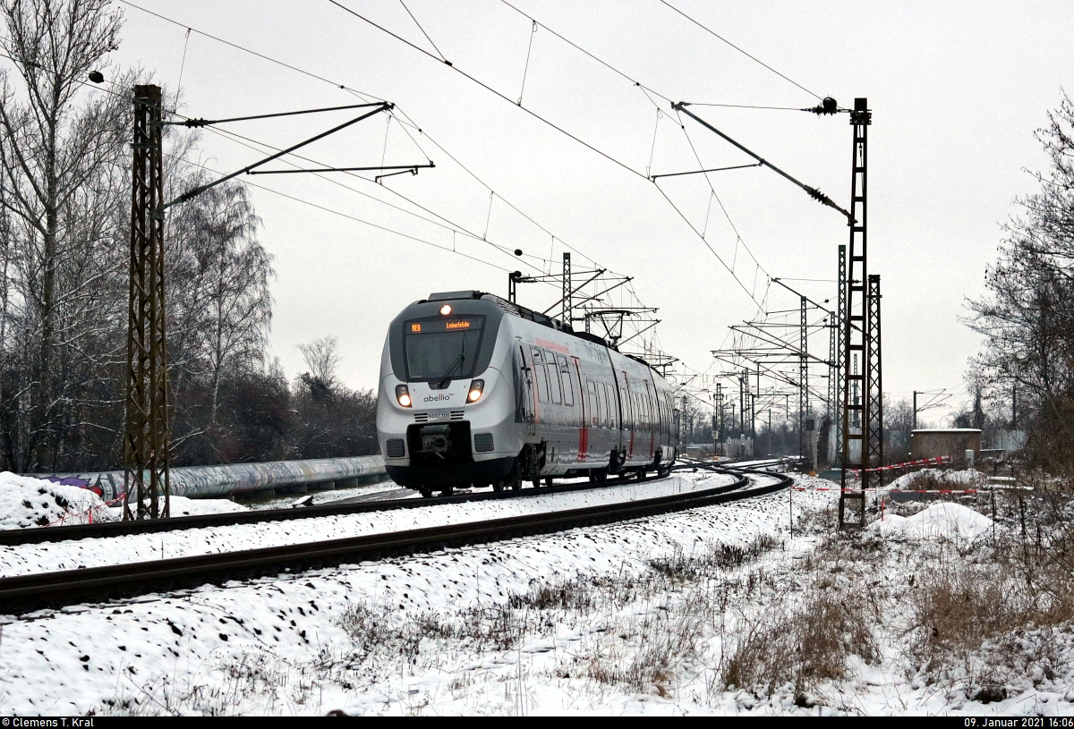 9442 106 (Bombardier Talent 2) unterwegs in Halle Rosengarten, Kasseler Straße.

🧰 Abellio Rail Mitteldeutschland GmbH
🚝 RE 74730 (RE8) Halle(Saale)Hbf–Leinefelde
🚩 Bahnstrecke Halle–Hann. Münden (KBS 590)
🕓 9.1.2021 | 16:06 Uhr