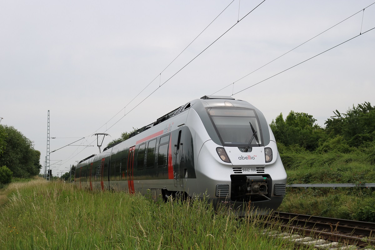 9442 108 (Bombardier Talent 2) von Abellio Rail Mitteldeutschland als RB 74772 (RB75) von Eilenburg nach Heilbad Heiligenstadt in Zscherben auf der Bahnstrecke Halle–Hann. Münden (KBS 590). [27.6.2017 - 12:46 Uhr]