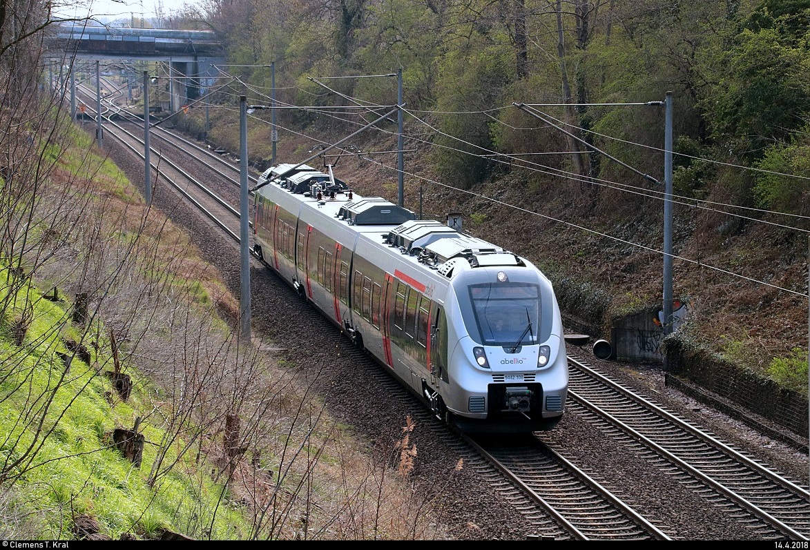 9442 108 (Bombardier Talent 2) von Abellio Rail Mitteldeutschland als RE 74724 (RE19) von Halle(Saale)Hbf Gl. 13a nach Leinefelde fährt in Halle Südstadt auf der Bahnstrecke Halle–Hann. Münden (KBS 590). [14.4.2018 | 10:09 Uhr]