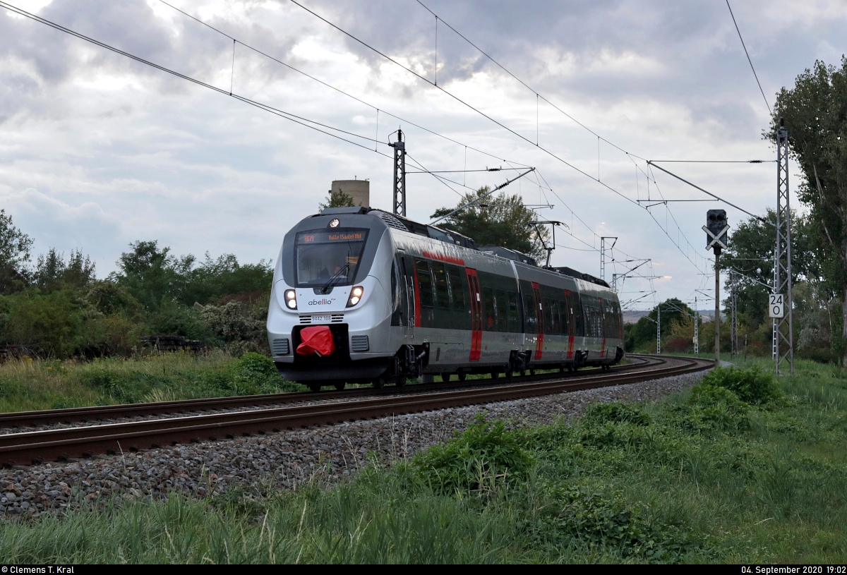 9442 108 (Bombardier Talent 2) unterwegs am Bahnübergang (Bü) Amsdorfer Chaussee.
Viele Grüße zurück an den Tf!

🧰 Abellio Rail Mitteldeutschland GmbH
🚝 RB 74789 (RB75) Lutherstadt Eisleben–Halle(Saale)Hbf
🚩 Bahnstrecke Halle–Hann. Münden (KBS 590)
🕓 4.9.2020 | 19:02 Uhr