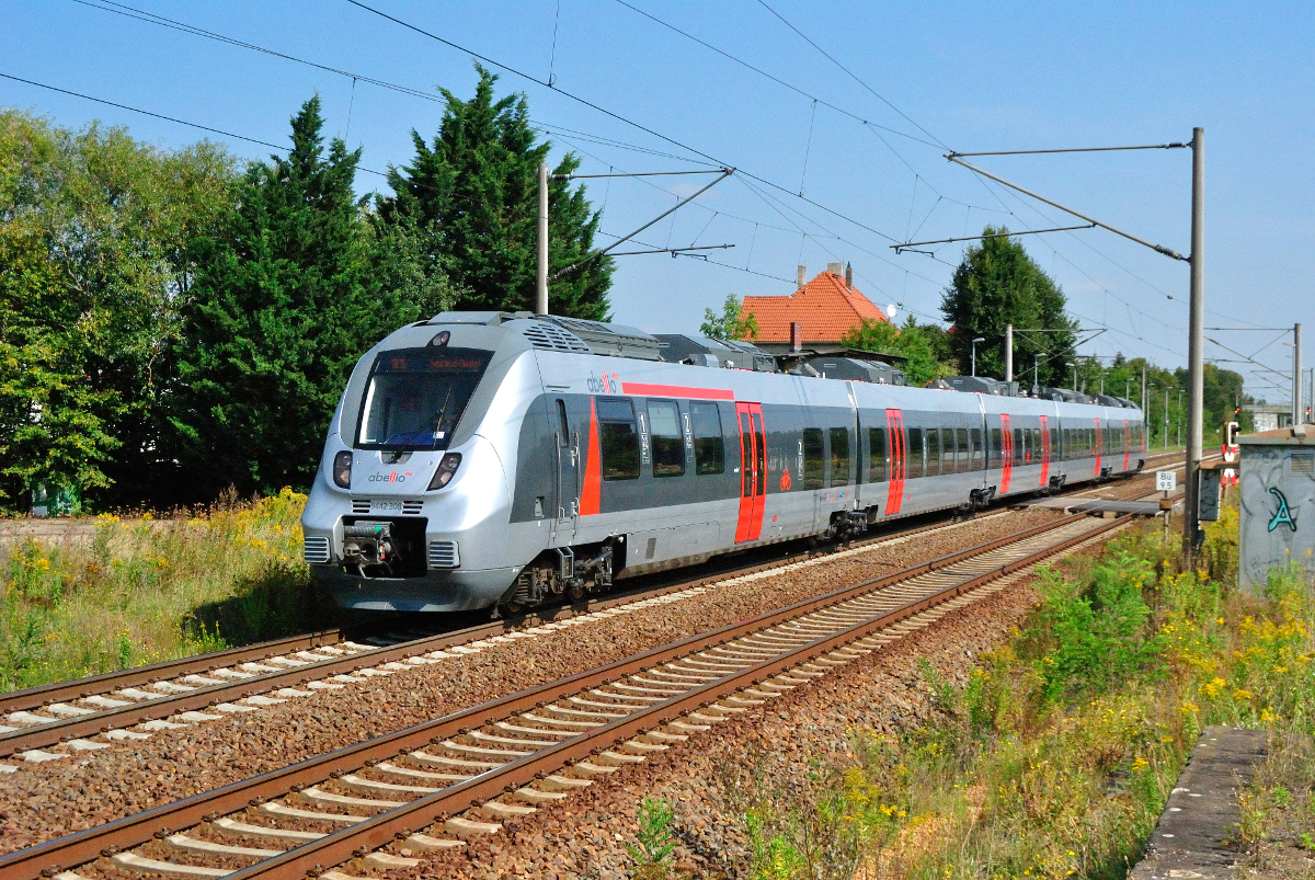 9442 308 von abellio mit dem RE 15 nach Saalfeld, am 02.09.2016 in Leipzig-Rückmarsdorf.