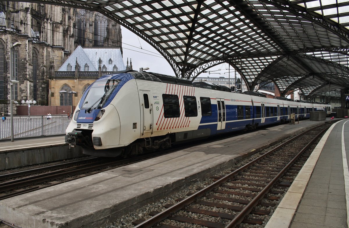 9442 353-0 macht sich am 1.7.2017 als RB48 (RB32454)  Rhein-Wupper-Bahn  von Köln Hauptbahnhof nach Wuppertal-Oberbarmen im Startbahnhof auf den Weg.