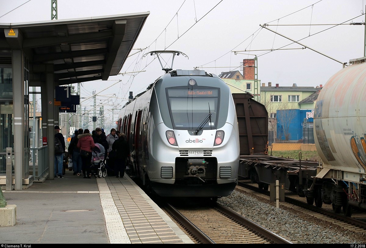 9442 604 (Bombardier Talent 2) von Abellio Rail Mitteldeutschland als RE 74587 (RE18) von Großkorbetha nach Halle(Saale)Hbf steht im Bahnhof Merseburg auf Gleis 1. [17.2.2018 | 12:41 Uhr]
