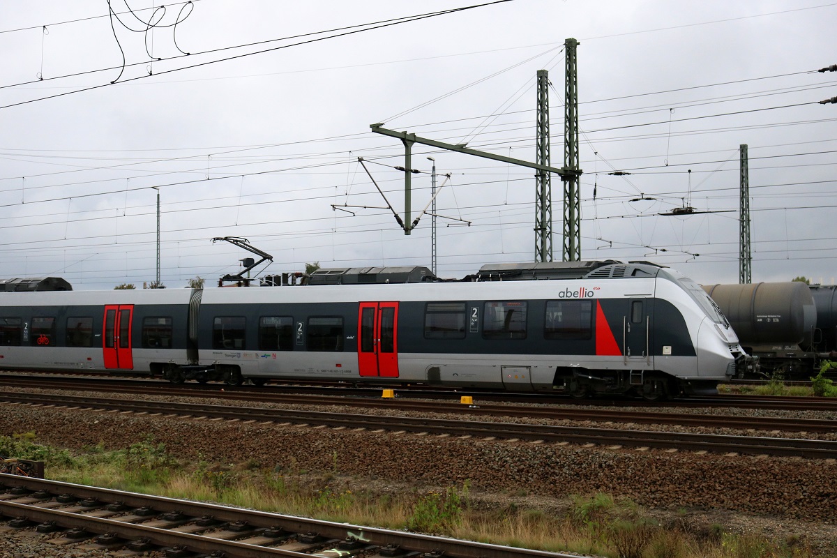 9442 605 und 9442 116 (Bombardier Talent 2) von Abellio Rail Mitteldeutschland als RB 74731 (RE19) von Leinefelde erreichen ihren Endbahnhof Bitterfeld auf Gleis 6. [24.9.2017 | 16:30 Uhr]