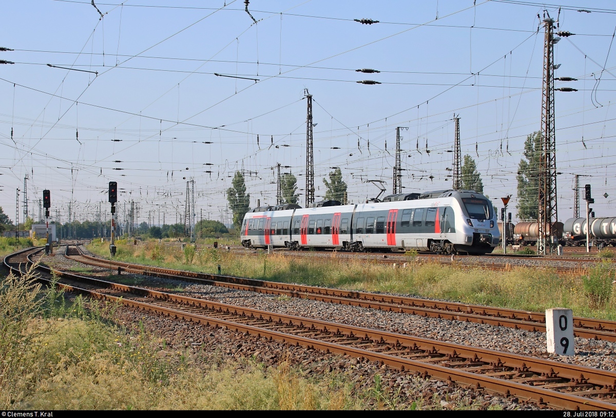 9442 607 (Bombardier Talent 2) von Abellio Rail Mitteldeutschland als RB 74811 (RB20) von Weißenfels nach Halle(Saale)Hbf erreicht den Bahnhof Großkorbetha auf Gleis 5.
[28.7.2018 | 9:12 Uhr]