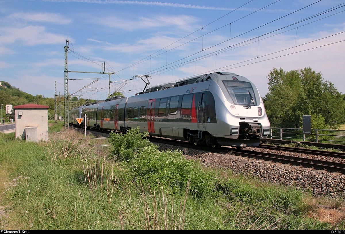 9442 613 und 9442 ??? (Bombardier Talent 2) von Abellio Rail Mitteldeutschland als RE 74584 (RE18) von Halle(Saale)Hbf nach Saalfeld(Saale) fahren in Bad Kösen auf der Bahnstrecke Halle–Bebra (KBS 580).
[10.5.2018 | 11:57 Uhr]