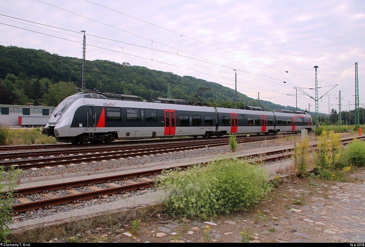 9442 614 (Bombardier Talent 2) von Abellio Rail Mitteldeutschland ist im Bahnhof Großheringen abgestellt und beginnt bald seine Fahrt als RB 74658 (RB24) nach Jena-Göschwitz auf Gleis 5.
Standort öffentlich zugänglich: https://www.google.de/maps/place/51%C2%B006'22.4%22N+11%C2%B039'39.3%22E/@51.1062189,11.6603414,183m/data=!3m2!1e3!4b1!4m6!3m5!1s0x0:0x0!7e2!8m2!3d51.1062176!4d11.660908?hl=de
[16.6.2018 | 8:18 Uhr]