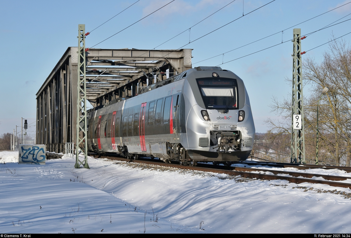 9442 618 (Bombardier Talent 2) überquert die Saale kurz vor dem nächsten Halt Schkopau.

🧰 Abellio Rail Mitteldeutschland GmbH
🚝 RB 74672 (RB25) Halle(Saale)Hbf–Saalfeld(Saale)
🚩 Bahnstrecke Halle–Bebra (KBS 580)
🕓 11.2.2021 | 14:34 Uhr