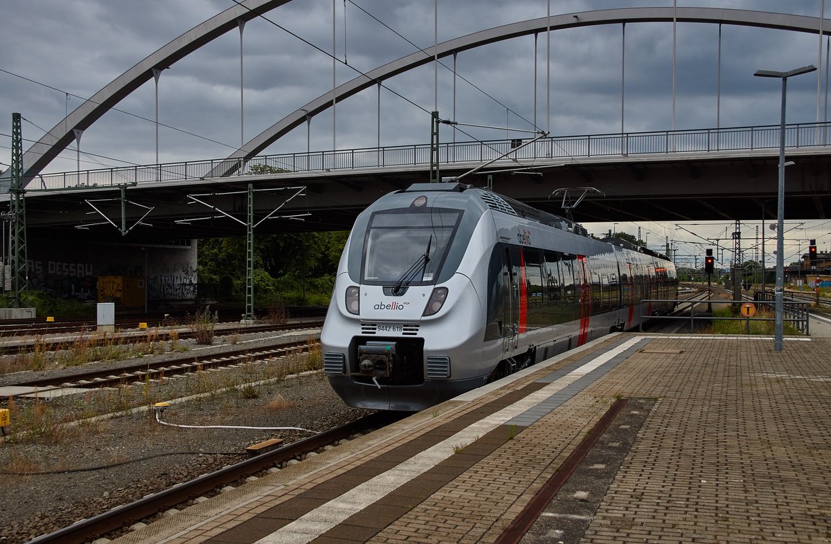 9442 618 Talent 2 steht am 14.07.16 im Bhf. von Dessau.Und wartet auf ihren nächsten Einsatz als S-Bahn von Dessau nach Leipzig.