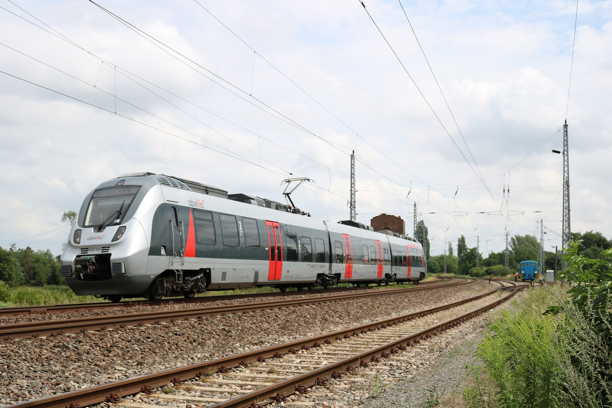 9442 620 (Bombardier Talent 2) von Abellio Rail Mitteldeutschland als RB 92609 (RB59) von Röblingen am See nach Dessau Hbf fährt in den Bahnhof Röblingen am See auf der Bahnstrecke Halle–Hann. Münden (KBS 590). [10.7.2017 - 13:31 Uhr]