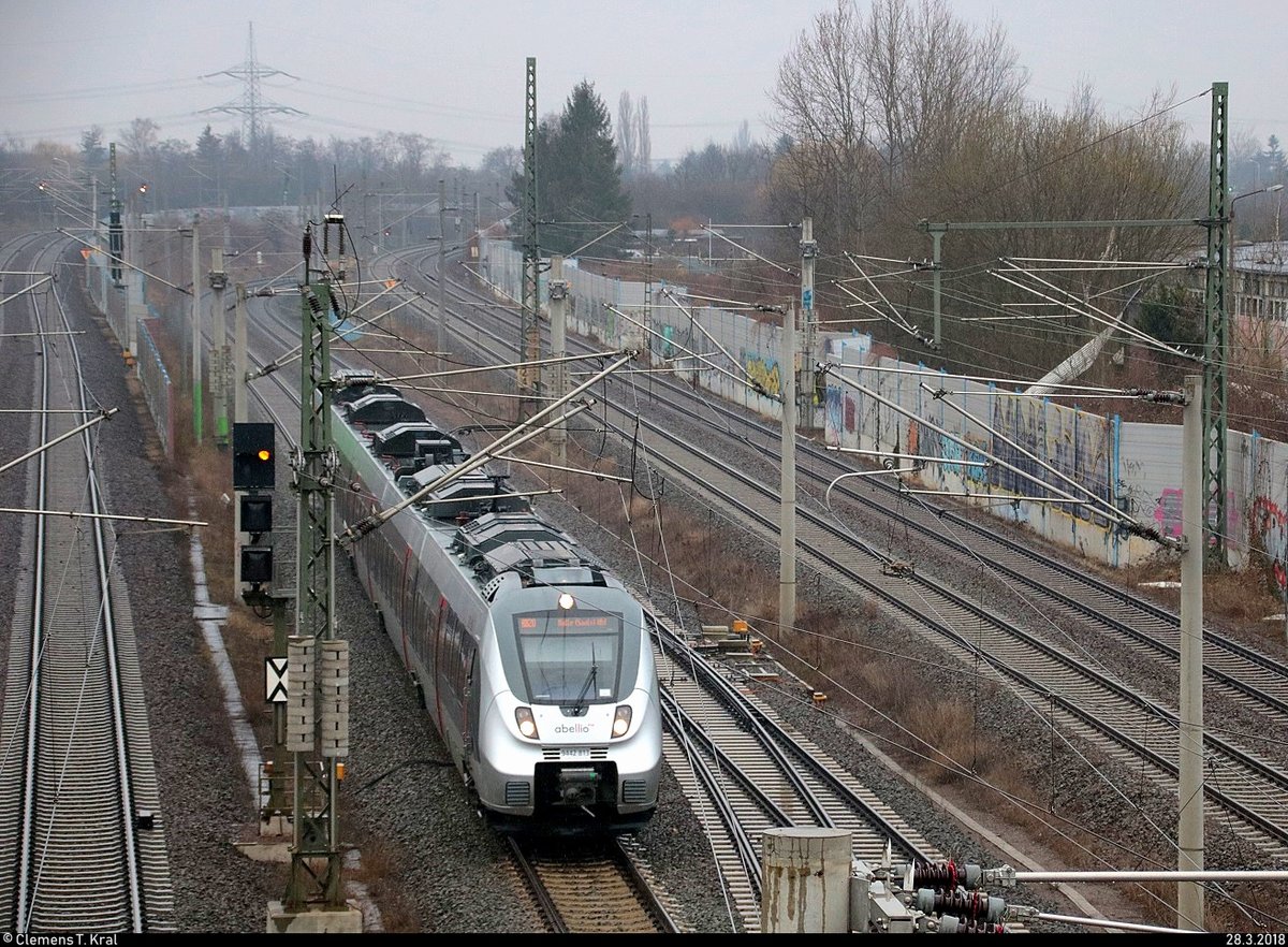 9442 813 (Bombardier Talent 2) von Abellio Rail Mitteldeutschland als RB 74809 (RB20) von Weißenfels nach Halle(Saale)Hbf passiert den Abzweig Thüringen (At). Aufgenommen von der Brücke Dieselstraße, Halle (Saale). [28.3.2018 | 8:30 Uhr]