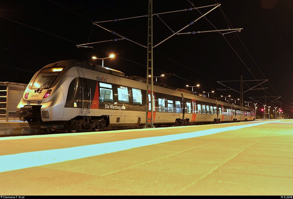 9442 814  Die Wartburg  (Bombardier Talent 2) von Abellio Rail Mitteldeutschland als RB 74637 (RB20) von Eisenach steht in ihrem Endbahnhof Halle(Saale)Hbf auf Gleis 10.
[19.5.2018 | 22:41 Uhr]