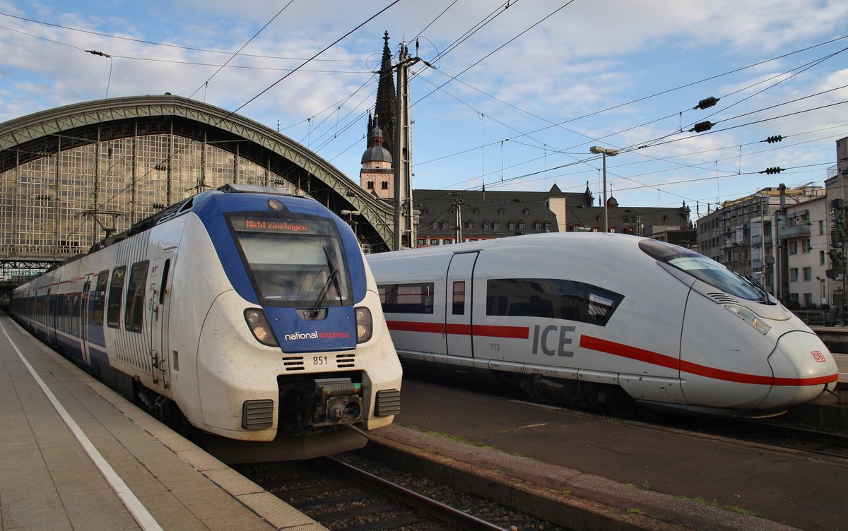 9442 851-3 trifft am Abend des 3.7.2017 als RB48 (RB32487)  Rhein-Wupper-Bahn  von Wuppertal-Oberbarmen im Kölner Hauptbahnhof auf 407 013-2 und 407 015-7 als ICE514 von München Hauptbahnhof nach Dortmund Hauptbahnhof.