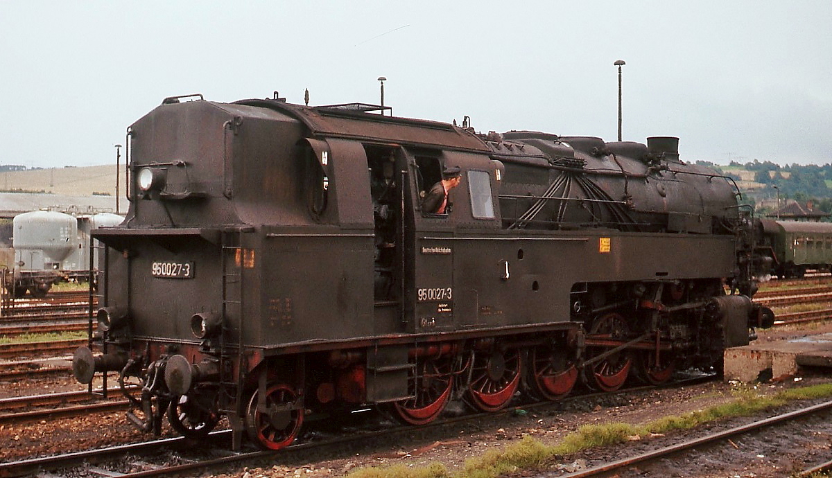 95 0027-3 rangiert im Oktober 1978 im Bahnhof Saalfeld