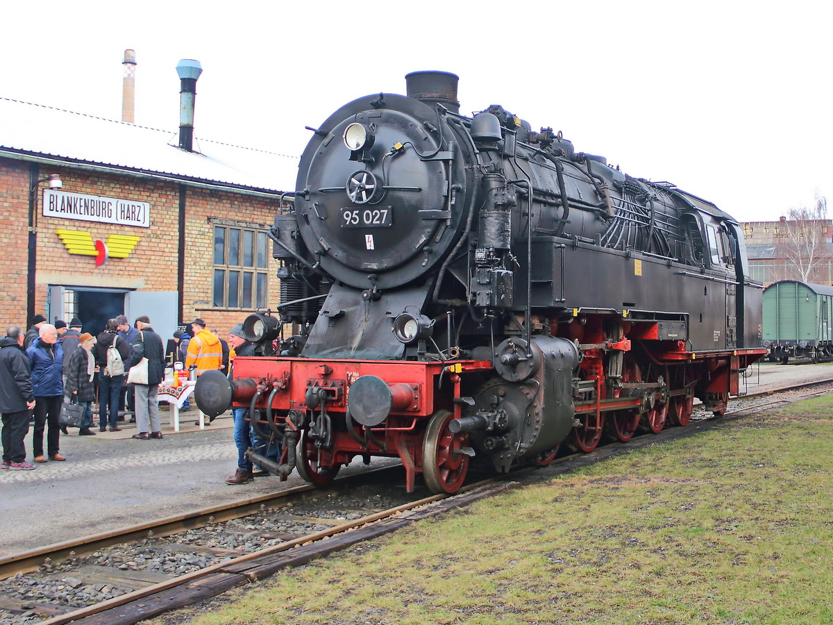 95 027 steht am 17. Februar 2018 auf dem Gelände der Traditionsgemeinschaft 50 3708 e.V. in Blankenburg (Harz).

