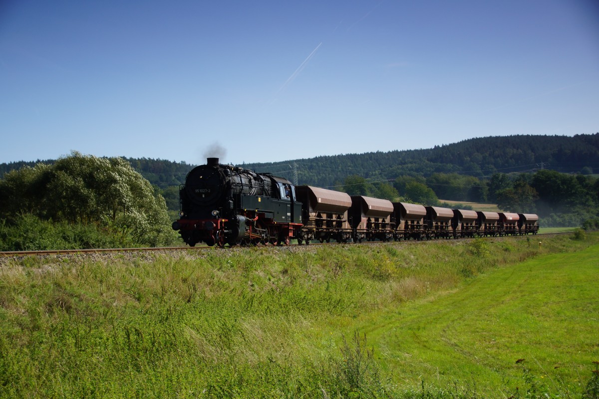 95 1027-2 auf Sonderfahrt mit einen Schüttgüterzug in Richtung Wasungen/Thür. gesehen am 12.09.15.