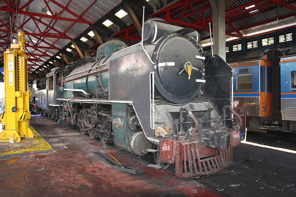 953 (1'D1'-h2, Hitachi, Bauj. 1950, Fab.Nr. 2051) am  25.März 2017 im Depot Thon Buri.