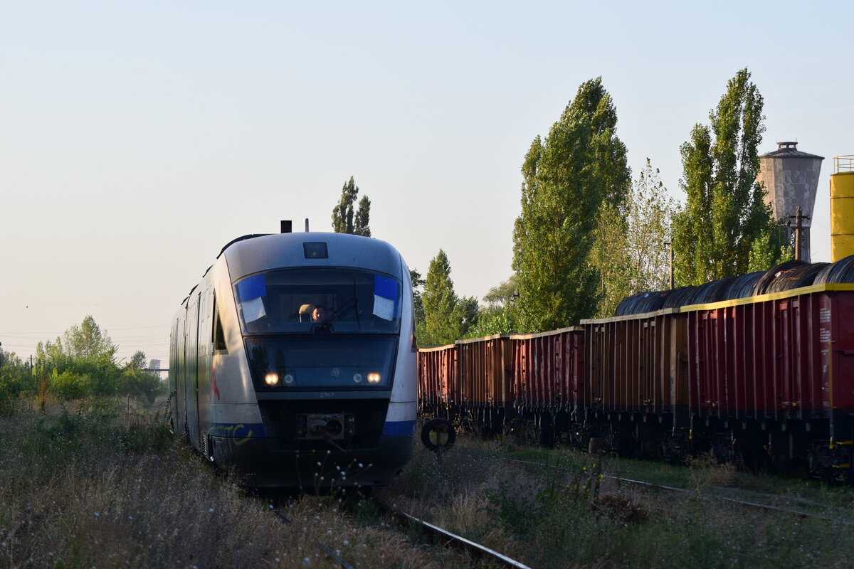 962 007 erreicht als R 9702 aus Giurgiu den Bahnhof Bucuresti Progresul. 

Bukarest 04.09.2025