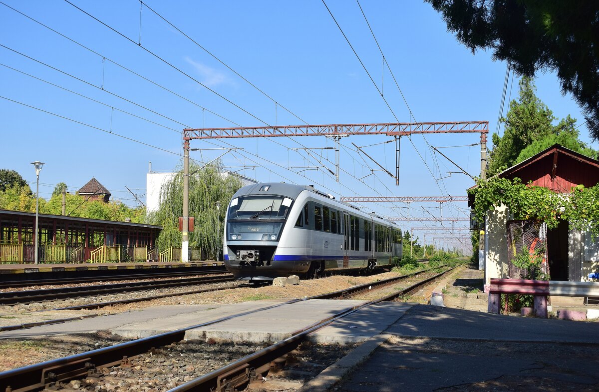 962 072 rauscht durch Bucuresti Triaj in Richtung Bucuresti Nord.

Bukarest 08.09.2025